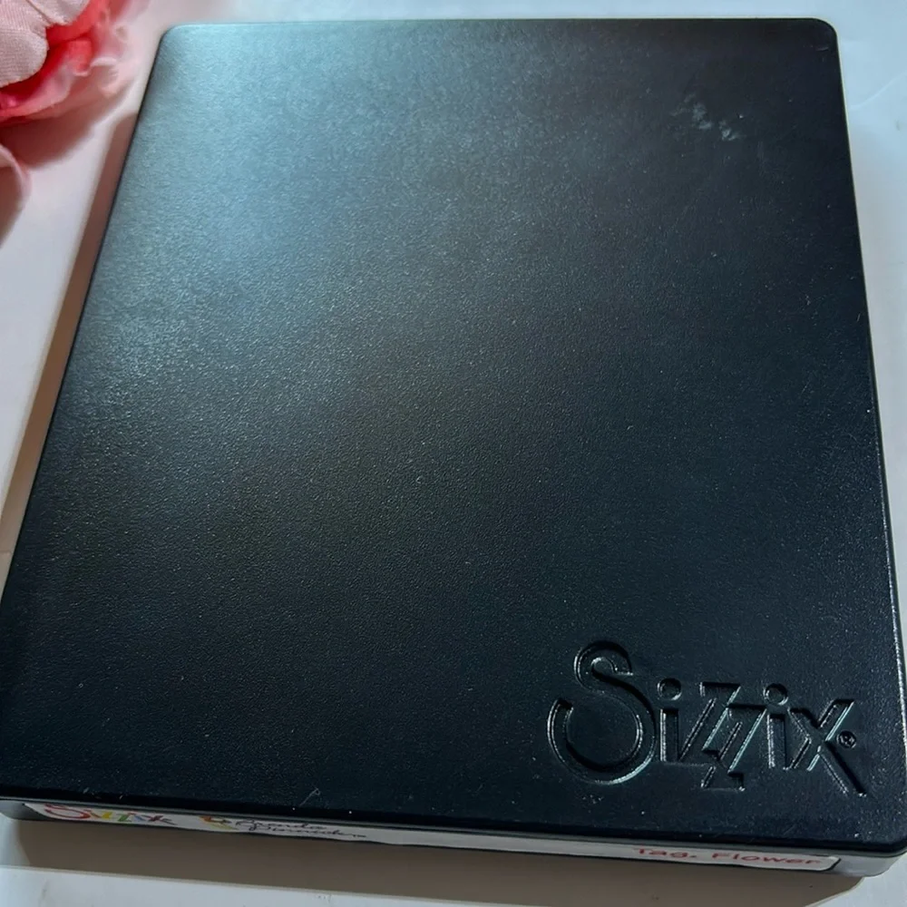 SIZZIX BRENDA PINNICK TAG FLOWER DIE CUT
